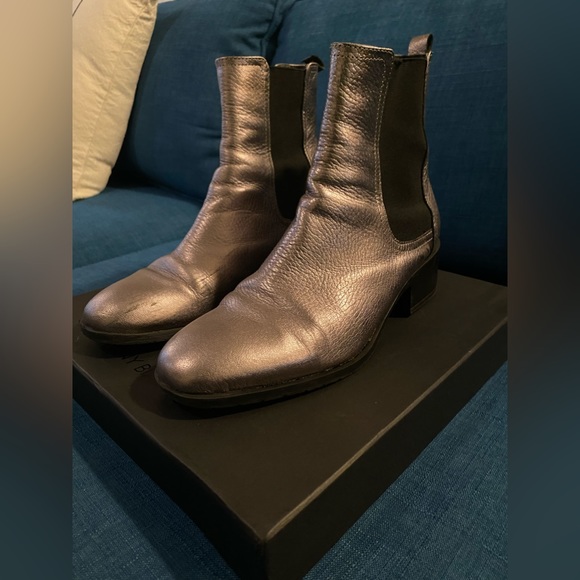 Kenneth Cole Reaction Shoes - Kenneth Cole metallic ankle boots in size 8.5.